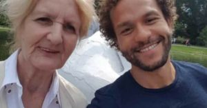 Ela foi demitida aos 75 anos. O que o seu filho fez em seguida mudou sua vida.